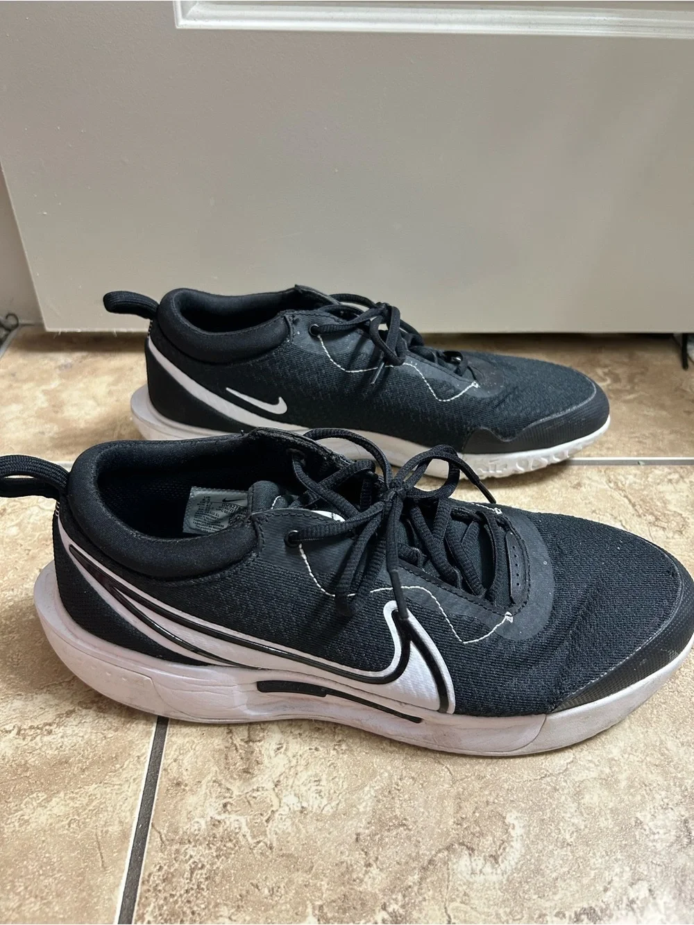 Nike Men’s Black Low-Top Knit Sneakers
